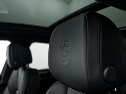 Certified 2023 Porsche Macan AWD/4WD image 22