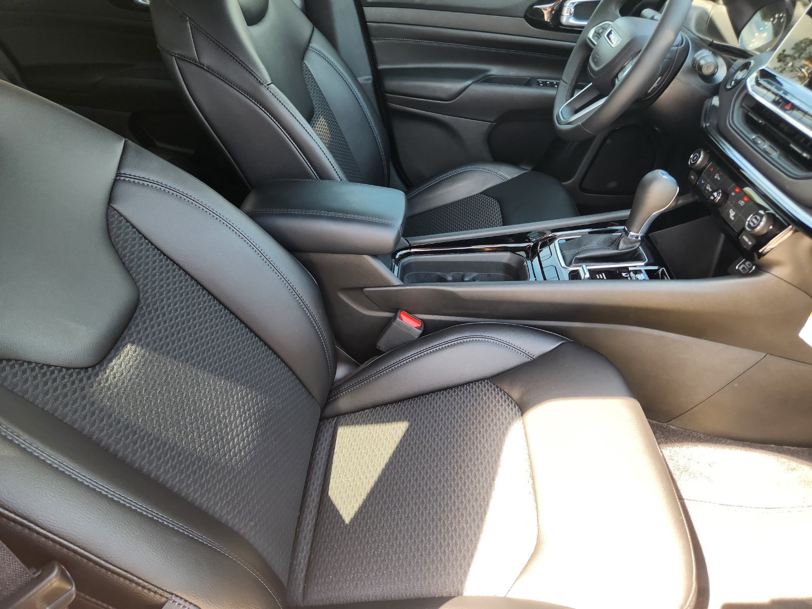 New 2026 Jeep Compass Latitude AWD/4WD image 16