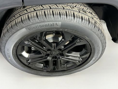 Used 2022 Jeep Compass Limited image 29