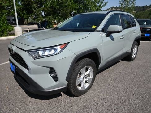 Used 2020 Toyota RAV4 XLE AWD/4WD image 18