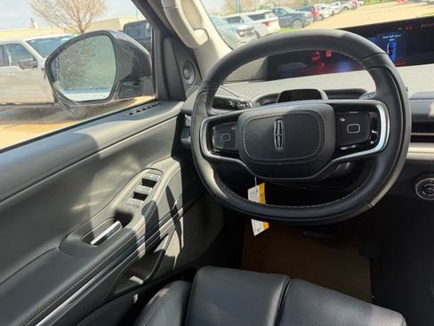 New 2026 Lincoln Navigator Reserve AWD/4WD image 16