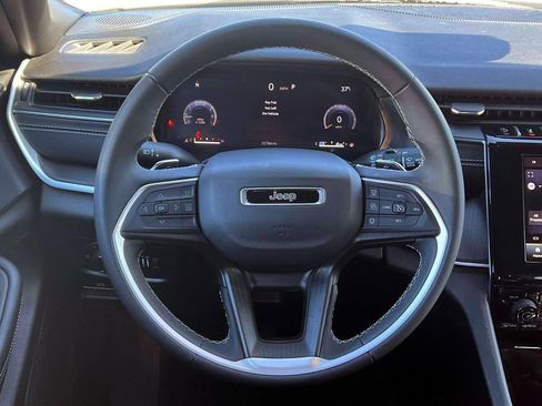 Certified 2025 Jeep Grand Cherokee Laredo image 13