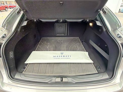 Used 2022 Maserati Levante GT AWD/4WD image 12