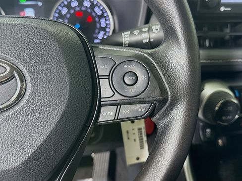 Used 2022 Toyota RAV4 LE image 15