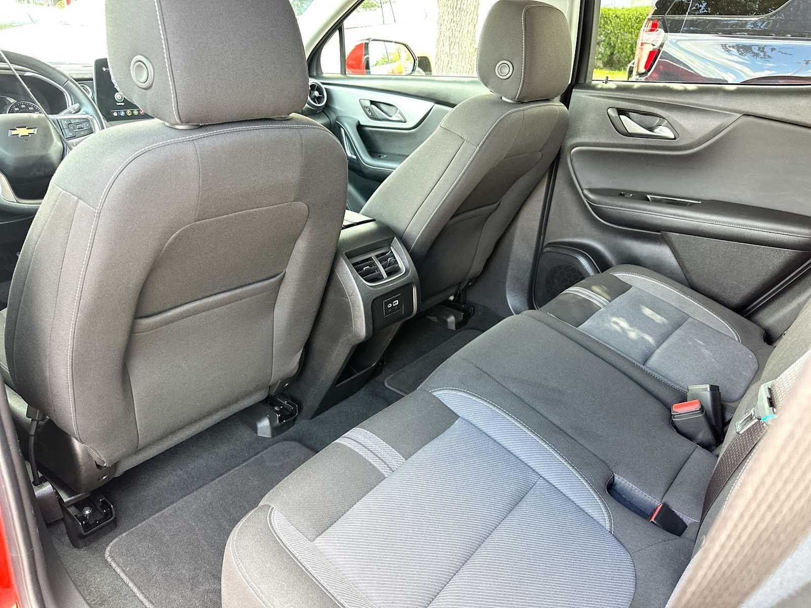 Used 2025 Chevrolet Blazer LT FWD image 24