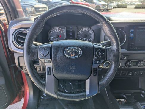 Used 2019 Toyota Tacoma TRD Off-Road w/ Technology Package AWD/4WD image 12