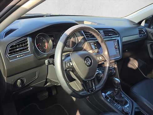 Used 2018 Volkswagen Tiguan SE w/ 3rd Row Seat Package image 9