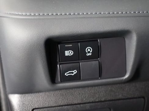 Used 2023 Toyota Highlander XLE FWD image 22