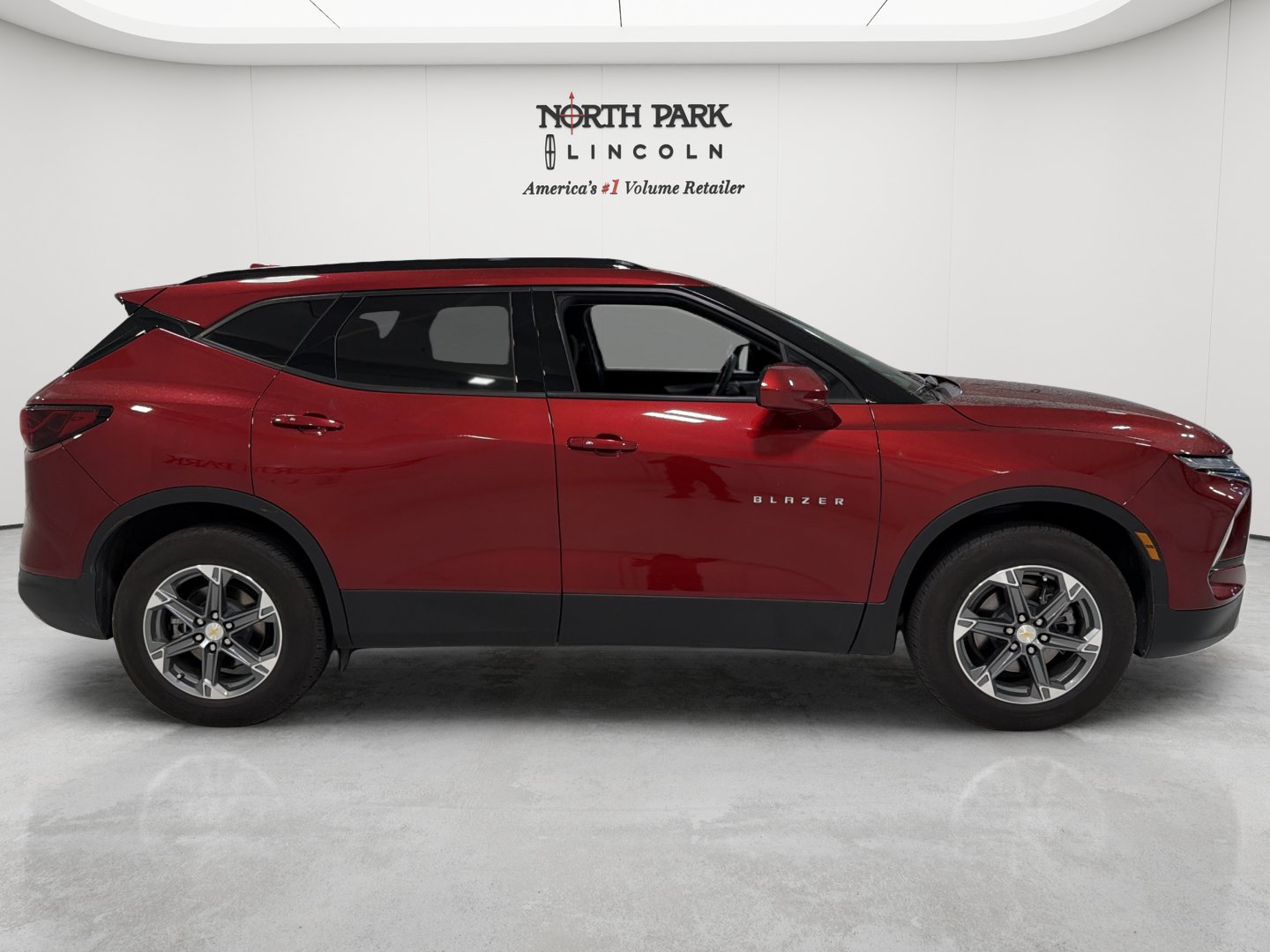 Used 2024 Chevrolet Blazer LT w/ Convenience Package FWD image 6