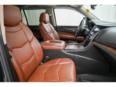 Used 2020 Cadillac Escalade Luxury image 16