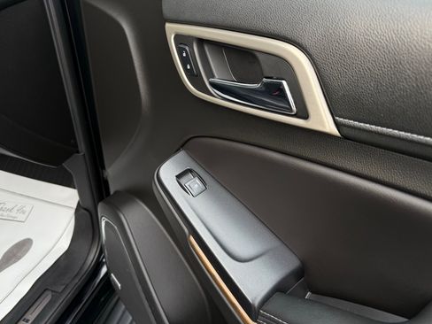 Used 2018 GMC Yukon Denali image 19