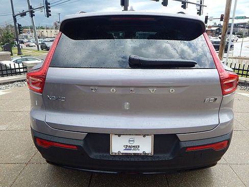 New 2026 Volvo XC40 B5 Core w/ Climate Package image 7