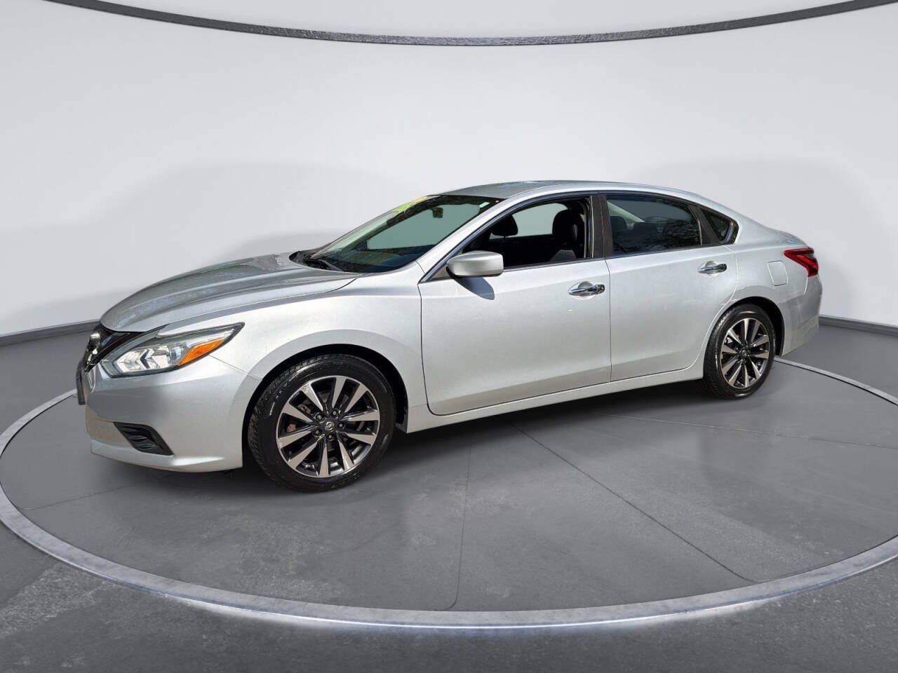 Used 2017 Nissan Altima 2.5 SV FWD image 1