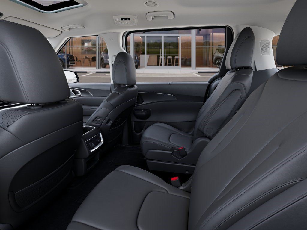 New 2027 Kia Carnival SX w/ Dark Edition Package FWD image 19
