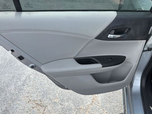 Used 2016 Honda Accord EX image 17
