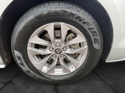 Used 2021 Toyota Sienna XLE image 27