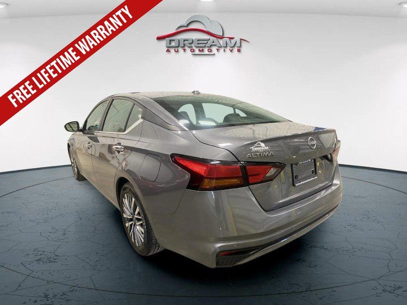 Used 2025 Nissan Altima 2.5 SV FWD image 5