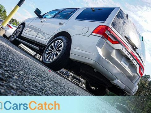 Used 2016 Lincoln Navigator Select image 5