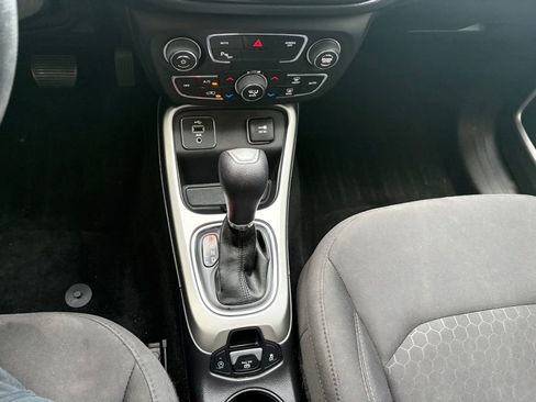Used 2018 Jeep Compass Sport w/ Tech Group FWD image 18