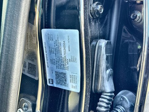 New 2025 GMC Canyon Elevation w/ Convenience Package image 29