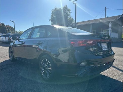 Used 2022 Kia Forte LXS w/ LXS Technology Package image 5