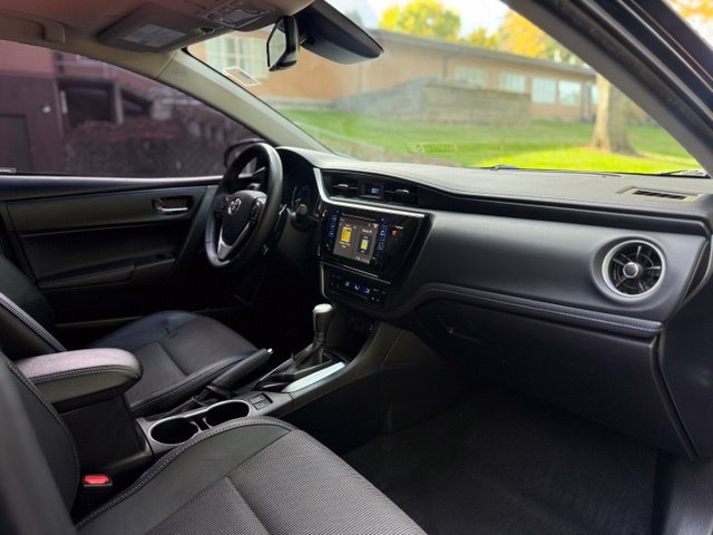 Used 2017 Toyota Corolla SE w/ SE Premium Package FWD image 14