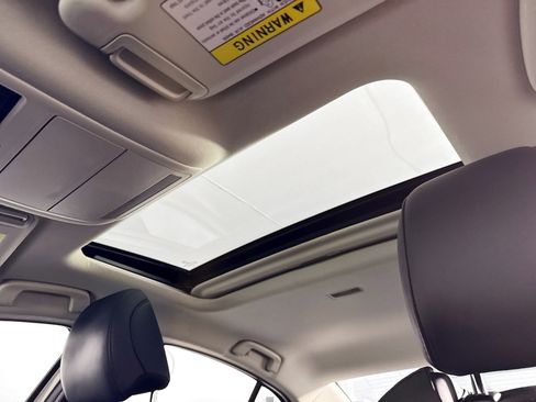 Used 2025 MAZDA MAZDA3 s image 21