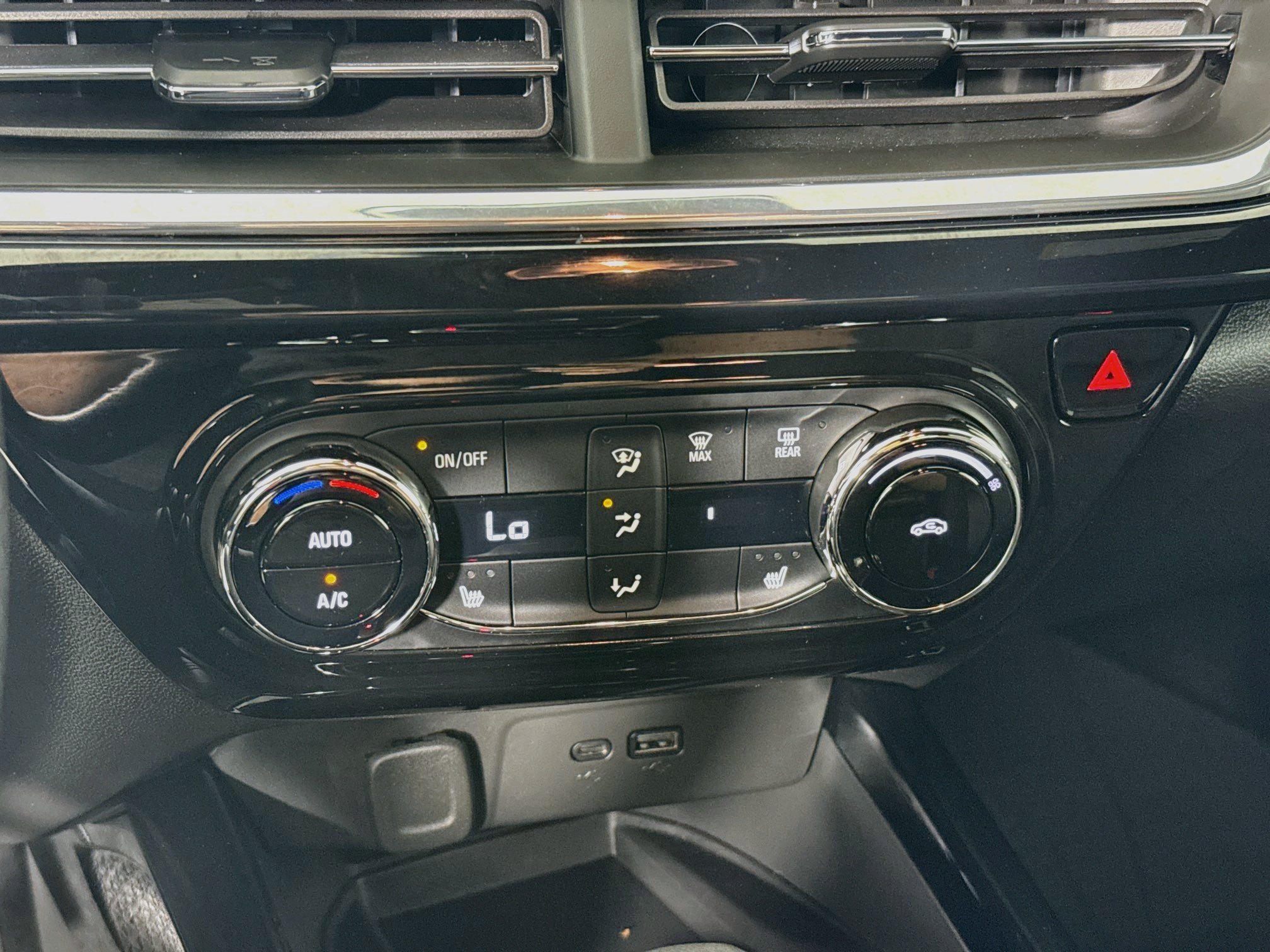 Used 2025 Chevrolet Trax RS w/ Sunroof Package FWD image 18