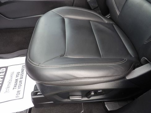 Used 2022 Ford Explorer XLT w/ Equipment Group 202A image 18