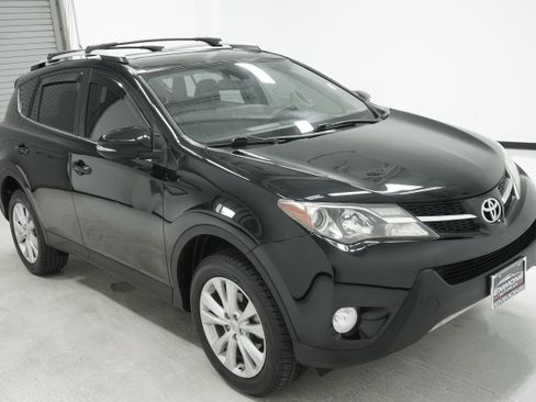 Used 2015 Toyota RAV4 Limited w/ Technology Package FWD image 3