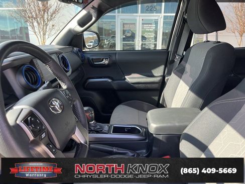 Used 2023 Toyota Tacoma TRD Sport w/ Technology Package image 3