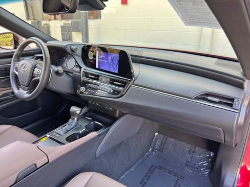 Used 2025 Lexus ES 300h w/ Premium Package FWD image 15
