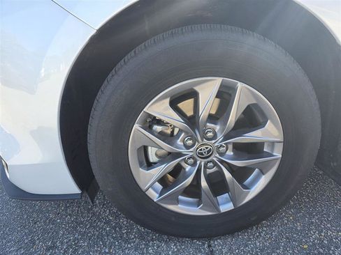 Used 2025 Toyota Sienna XLE w/ XLE Plus Package image 5