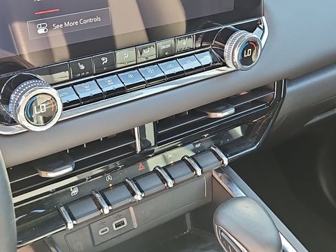 Used 2024 GMC Canyon Elevation w/ Elevation Premium Package image 19