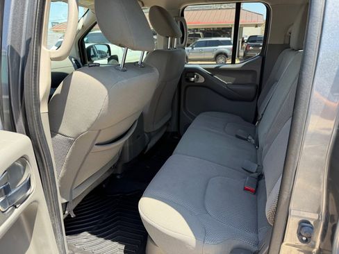 Used 2021 Nissan Frontier SV w/ Midnight Edition Floor Mats image 16