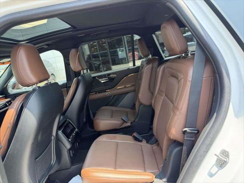 Used 2024 Lincoln Aviator Reserve w/ Elements Package Plus AWD/4WD image 12