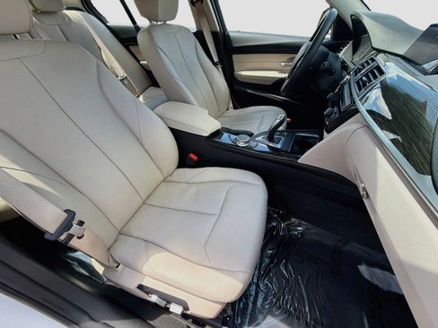 Used 2018 BMW 320i Sedan w/ Premium Package RWD image 14
