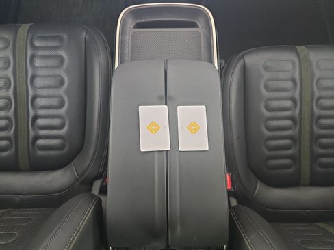 Used 2024 Rivian R1S Adventure AWD/4WD image 31