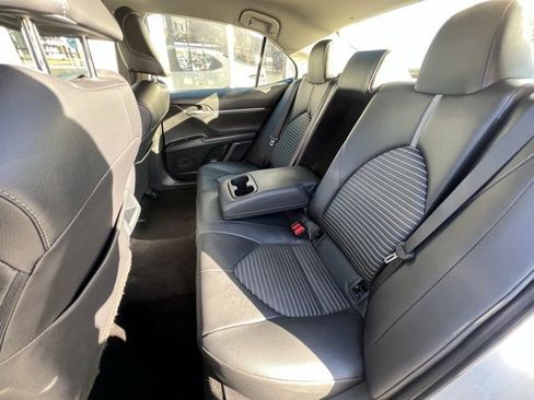 Used 2018 Toyota Camry L image 18