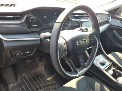 Used 2023 Jeep Grand Cherokee L Laredo w/ Luxury Tech Group I AWD/4WD image 8