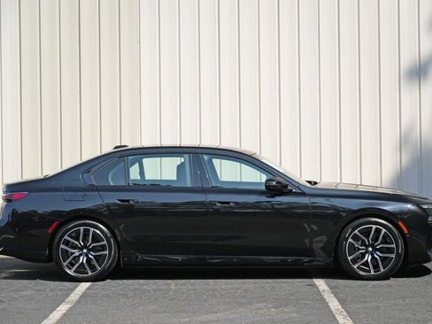 Used 2023 BMW i7 xDrive60 w/ Executive Package 2 AWD/4WD image 74