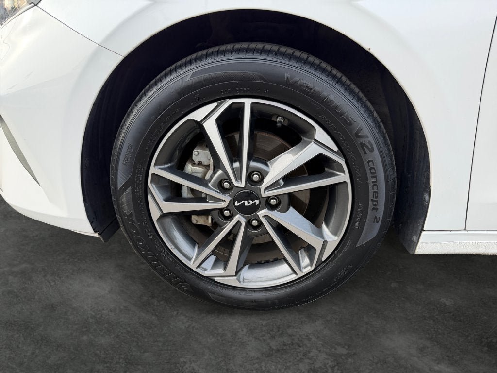 Used 2023 Kia Forte LXS FWD image 5
