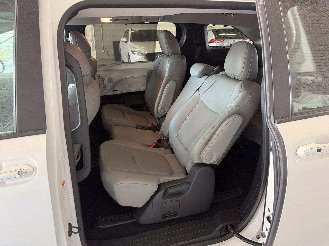 Used 2026 Toyota Sienna XLE FWD image 8