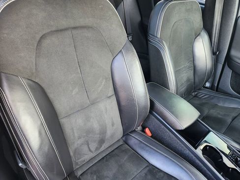 Used 2022 Volvo XC40 P8 Recharge Plus image 17