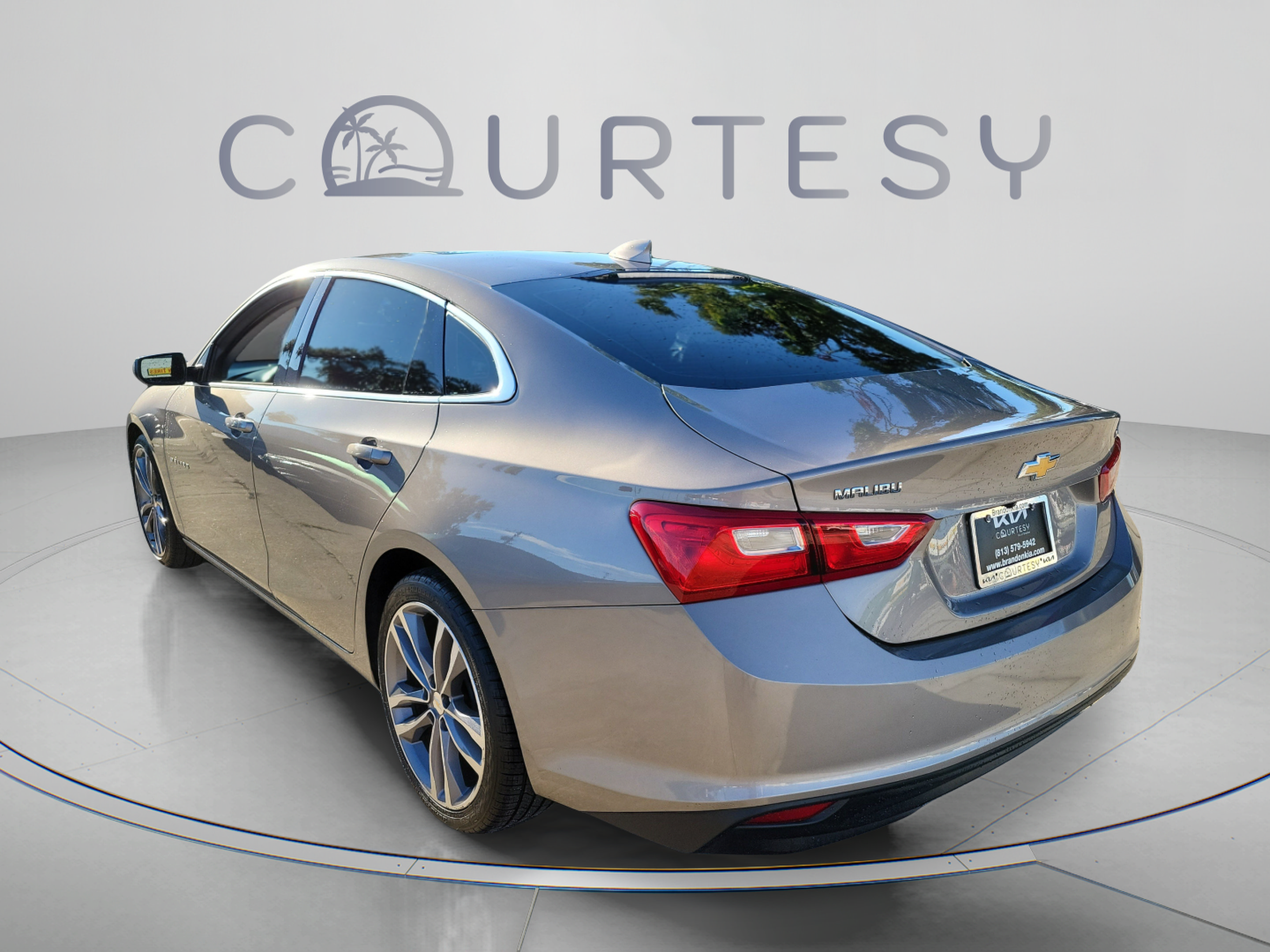 Used 2023 Chevrolet Malibu LT FWD image 2