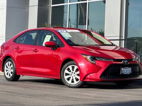Certified 2021 Toyota Corolla LE image 2