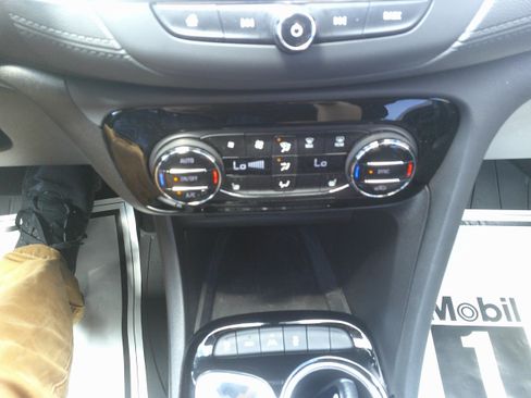 Used 2023 Buick Encore GX Select AWD/4WD image 30