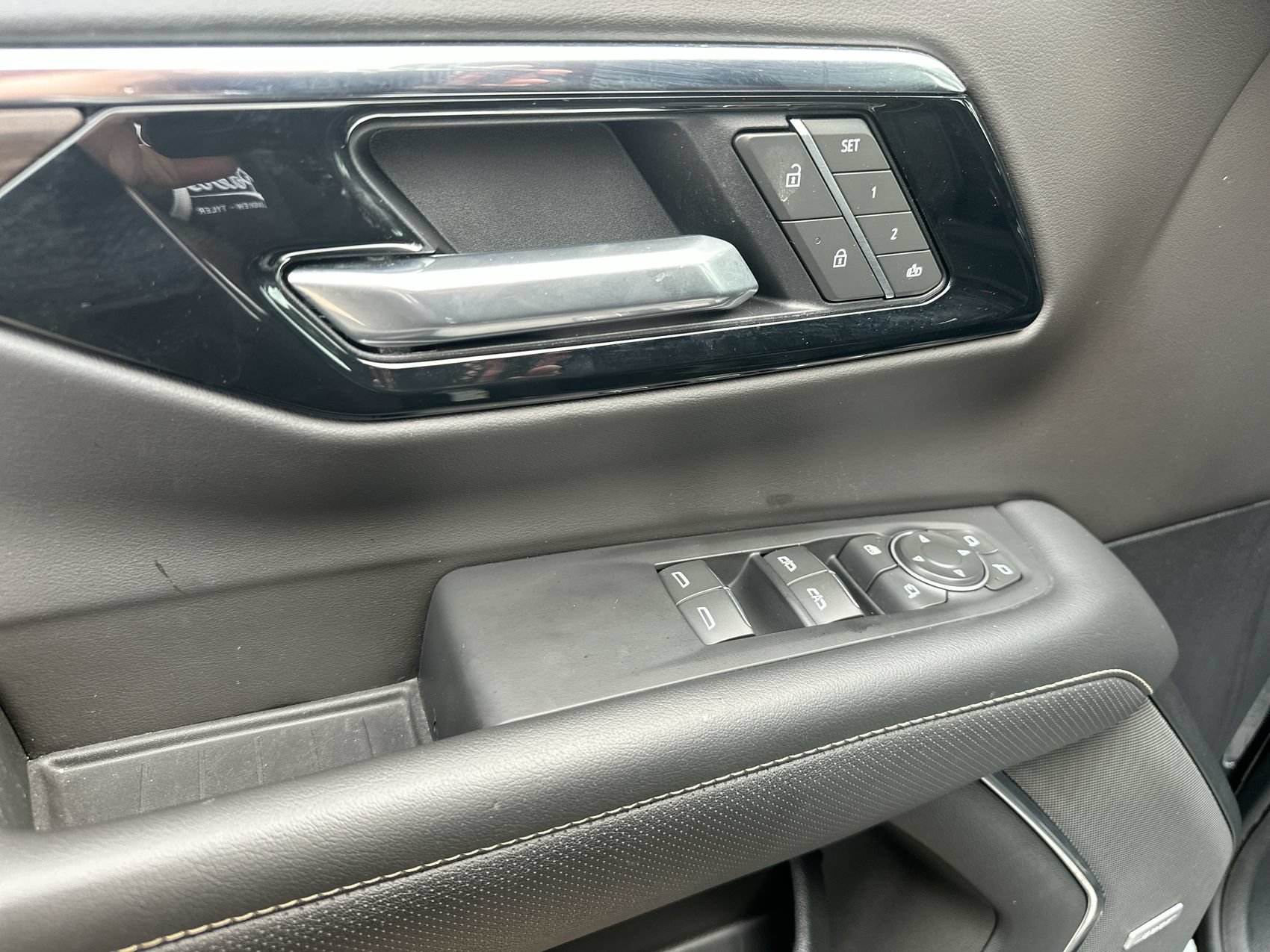 Used 2025 Chevrolet Tahoe Premier RWD image 13
