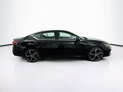 Used 2023 Nissan Altima 2.5 SR FWD image 10
