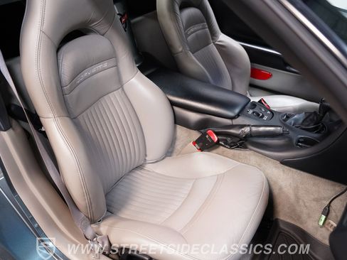 Used 2004 Chevrolet Corvette Convertible w/ Preferred Equipment Group RWD image 36